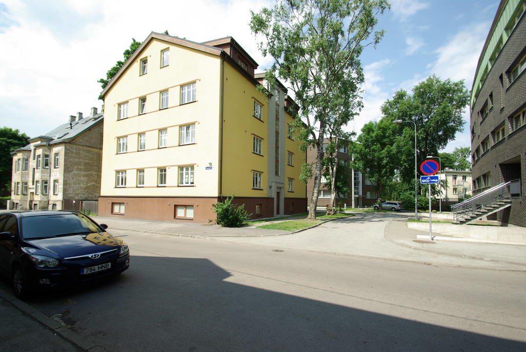 Komeedi Apartment Tallinn Exteriör bild